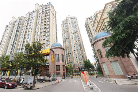 北城花园三楼2室1厅1卫43万55m2毛坯房带储藏室出售